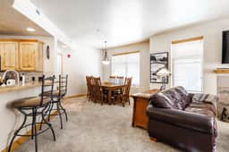 PC 3 bed - 1552B Redstone Ave