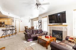 PC 3 bed - 1552B Redstone Ave