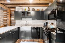 PC 3 bed -1570 Crescent Rd