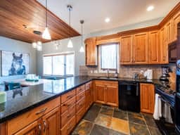 PC 3 bed-1465 Crescent Rd