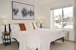 PC 1 bed - 203 Carriage House