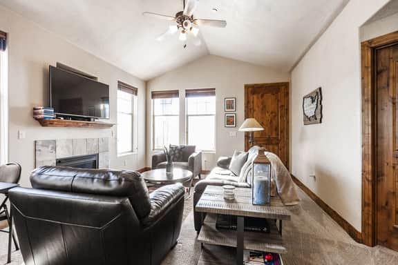 PC 3 bed -1642 Redstone Ave