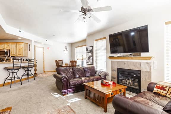 PC 3 bed - 1552B Redstone Ave