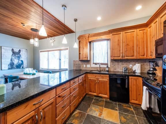 PC 3 bed-1465 Crescent Rd