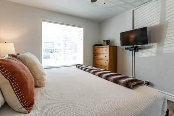 PC 1 bed - 203 Carriage House