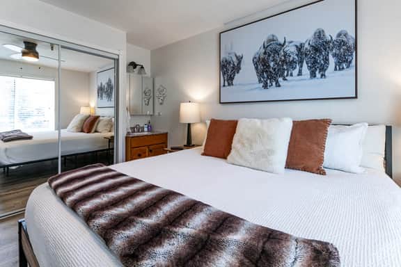 PC 1 bed - 203 Carriage House