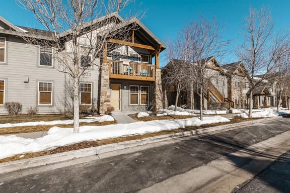 PC 3 bed - 1552B Redstone Ave