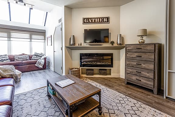 PC Studio - 164 The Lodge