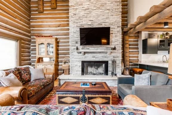 PC 3 bed -1570 Crescent Rd