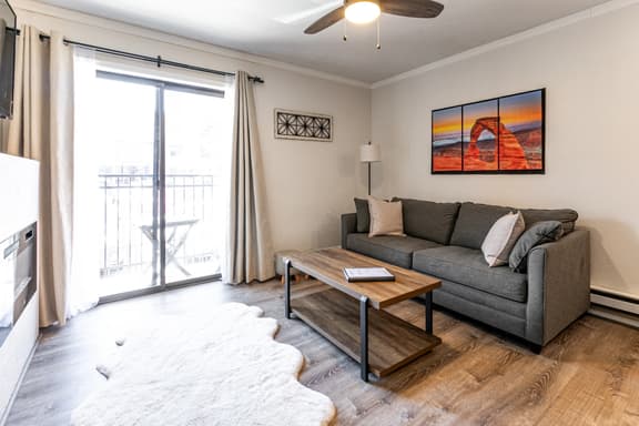 PC 1 bed - 203 Carriage House