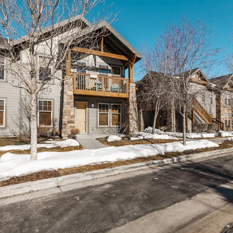 PC 3 bed - 1552B Redstone Ave