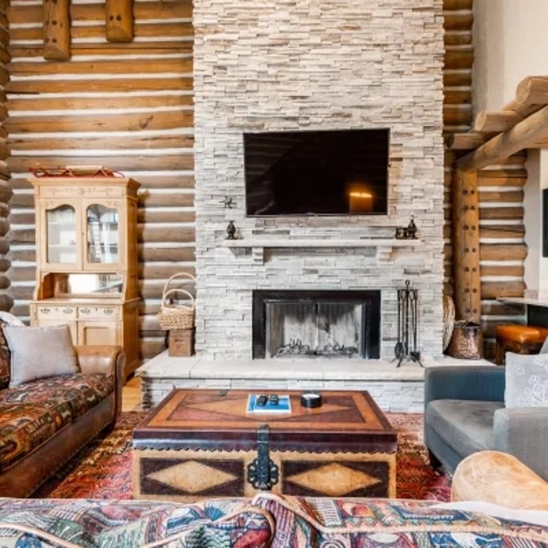 PC 3 bed -1570 Crescent Rd
