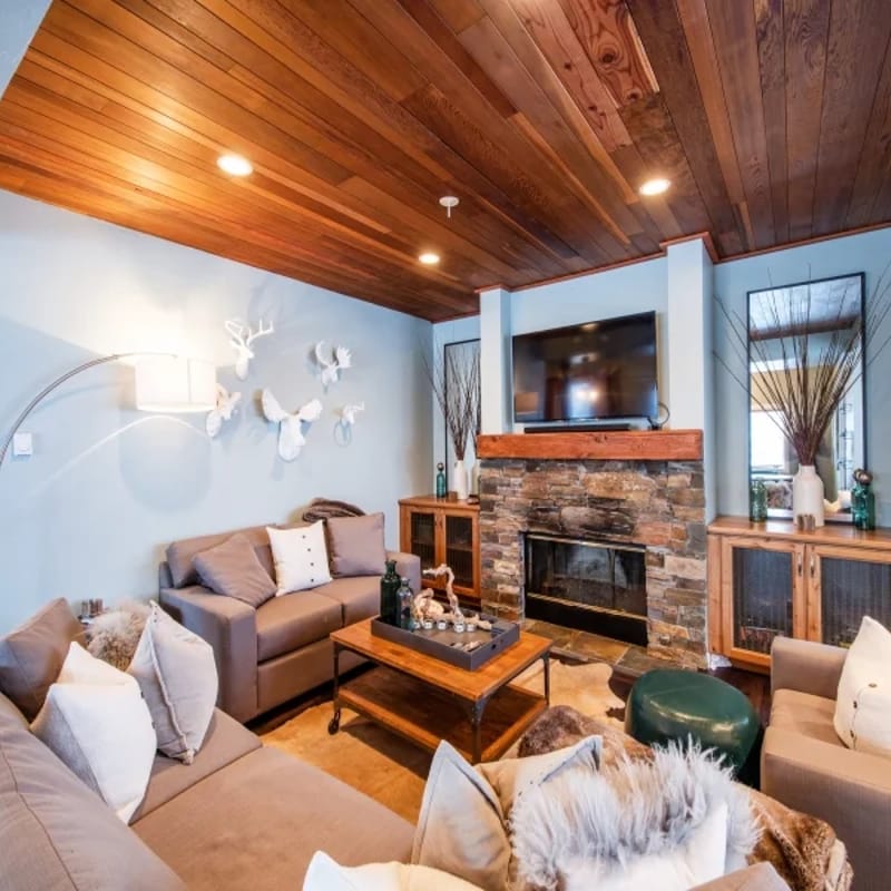 PC 3 bed-1465 Crescent Rd